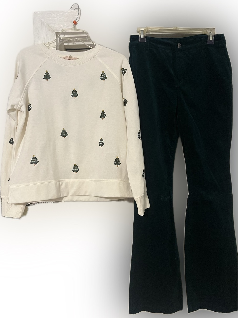 Women’s Christmas outfit. GUC. Flared Pants-dark green velvety pants size 6